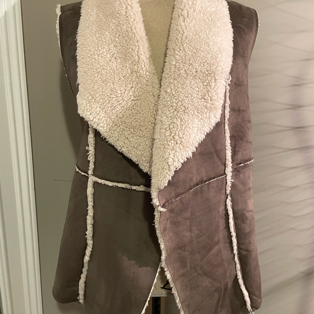 Dylan vest - size small